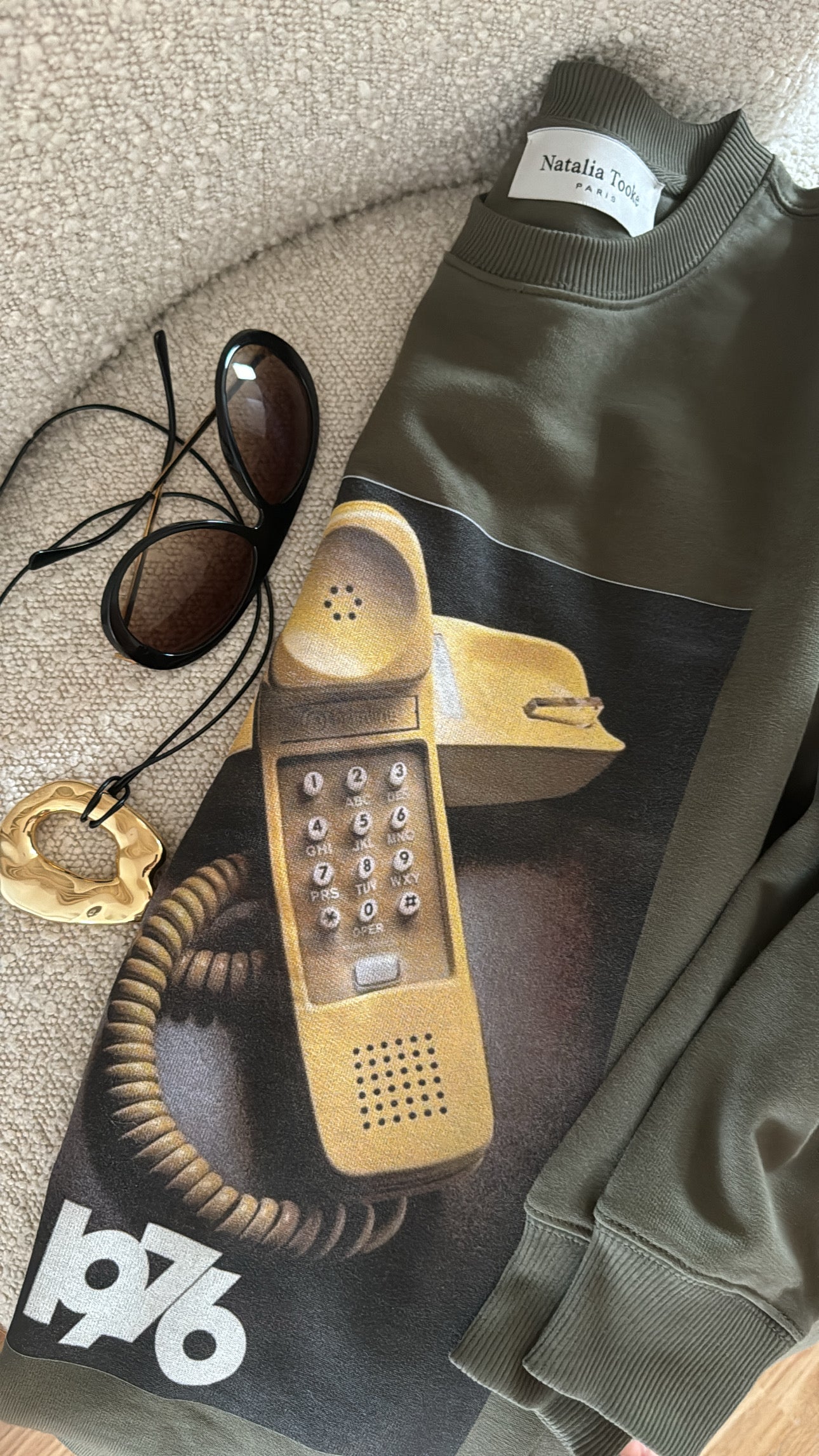 Sweatshirt / Phone 1976