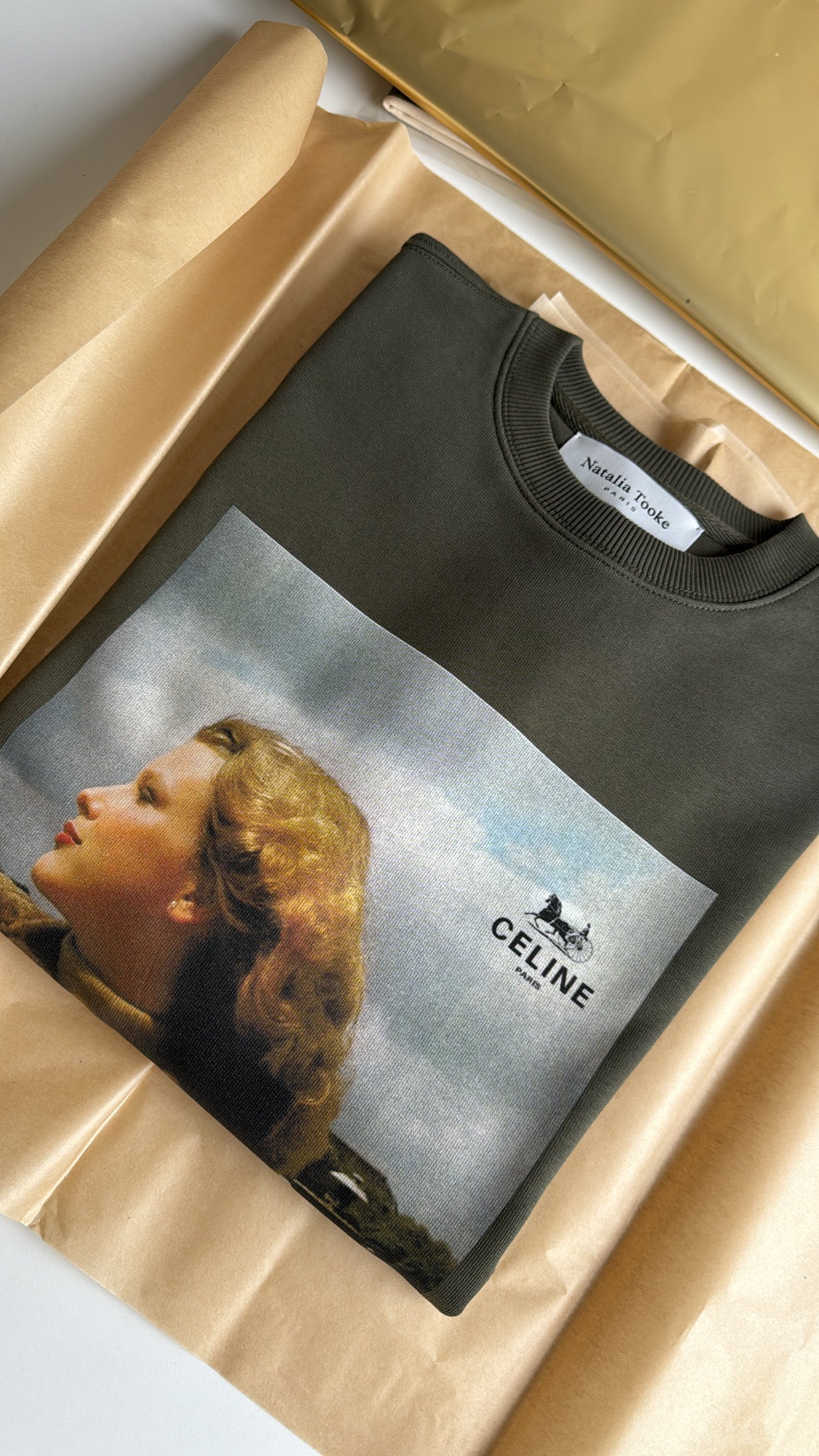 Sweatshirt / Céline (Novembre 1976)