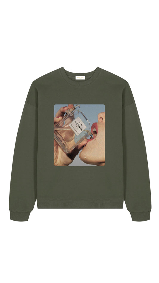 Sweatshirt / Drinking Chanel